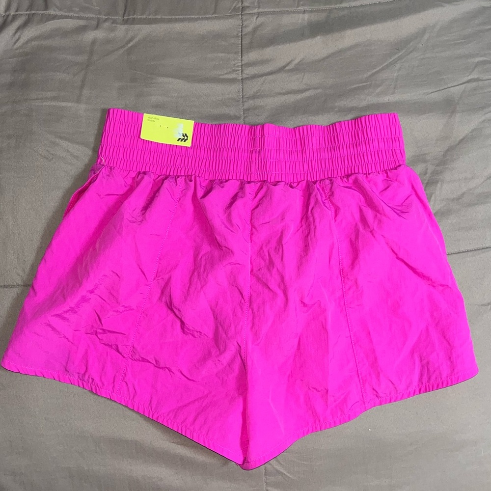 NWT! All in Motion High-Rise Crinkle Shorts - Picture 6 of 9